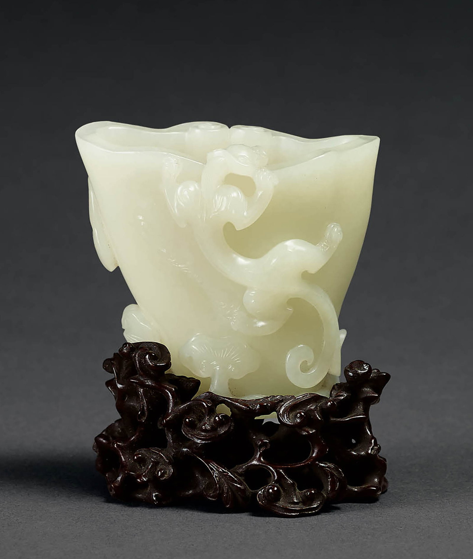 White Jade 'Dragon' Cup, Qing: 600 清 白玉螭龍靈芝紋杯 H7.3cm 預估價： TWD 150,000-180,000 RMB 32,600-39,100 Yu Jen Taipei 台北宇ஔ