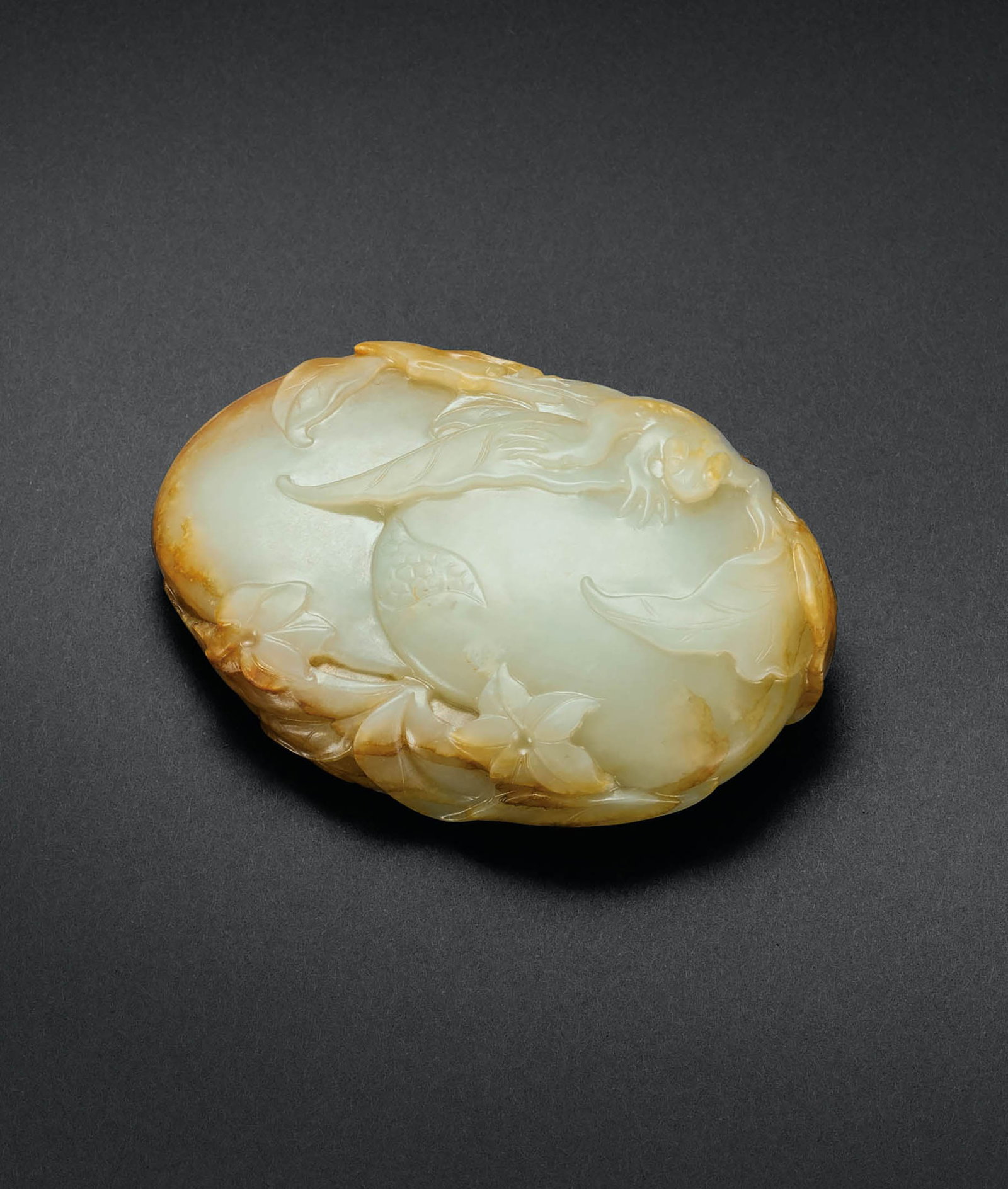 White Jade 'Pomegranate & Toad' Ornament, Qianlong: 610 清乾隆 白玉石榴金蟾擺件 L11cm 款識：散彩暎朱軒 舒榮當夏
