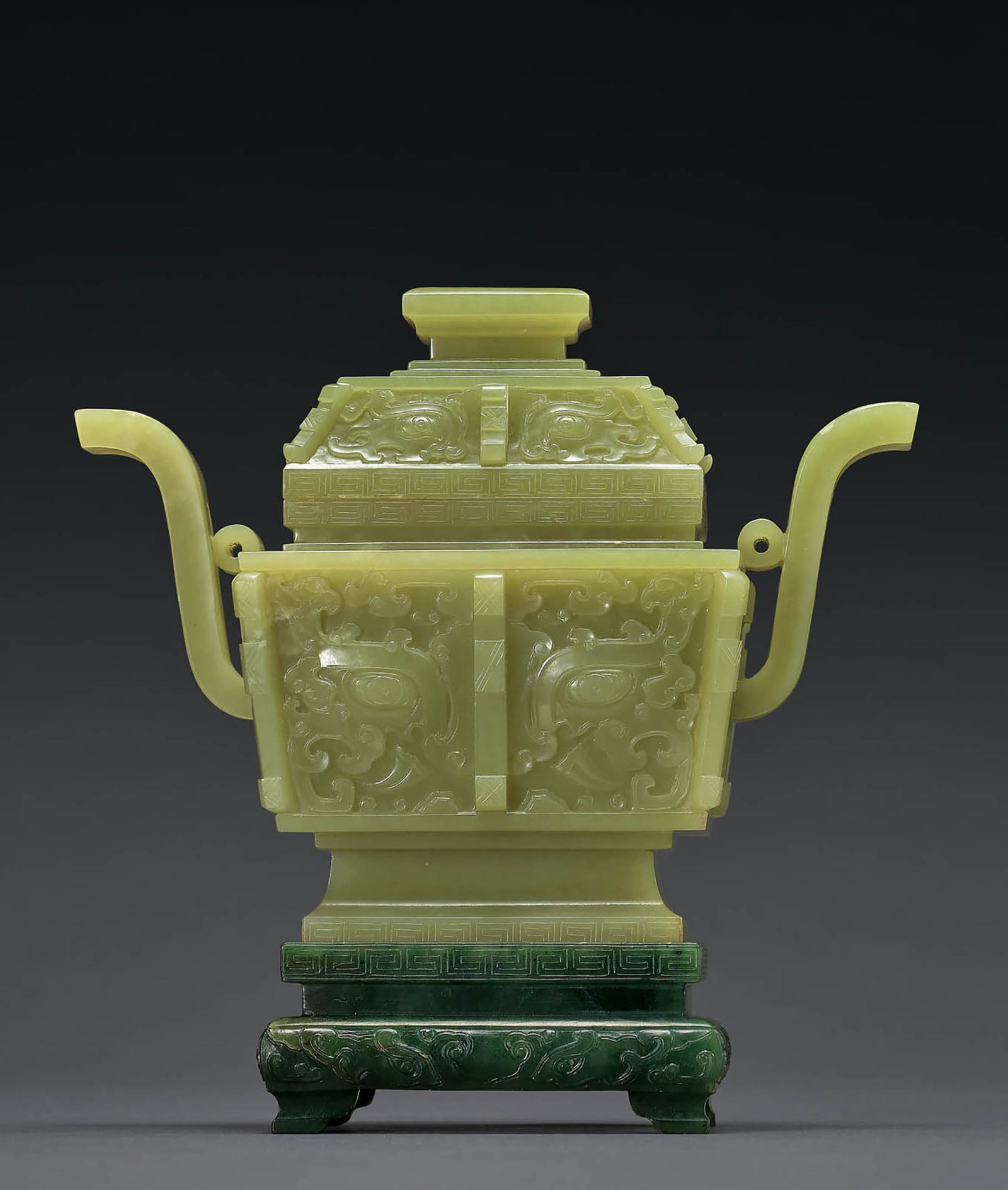 Yellow Jade Beast-Mask Censer & Spinach Stand, 18th C: 614 十八世紀 黃玉獸面紋朝冠耳蓋爐暨碧玉座 「大清乾隆仿&#