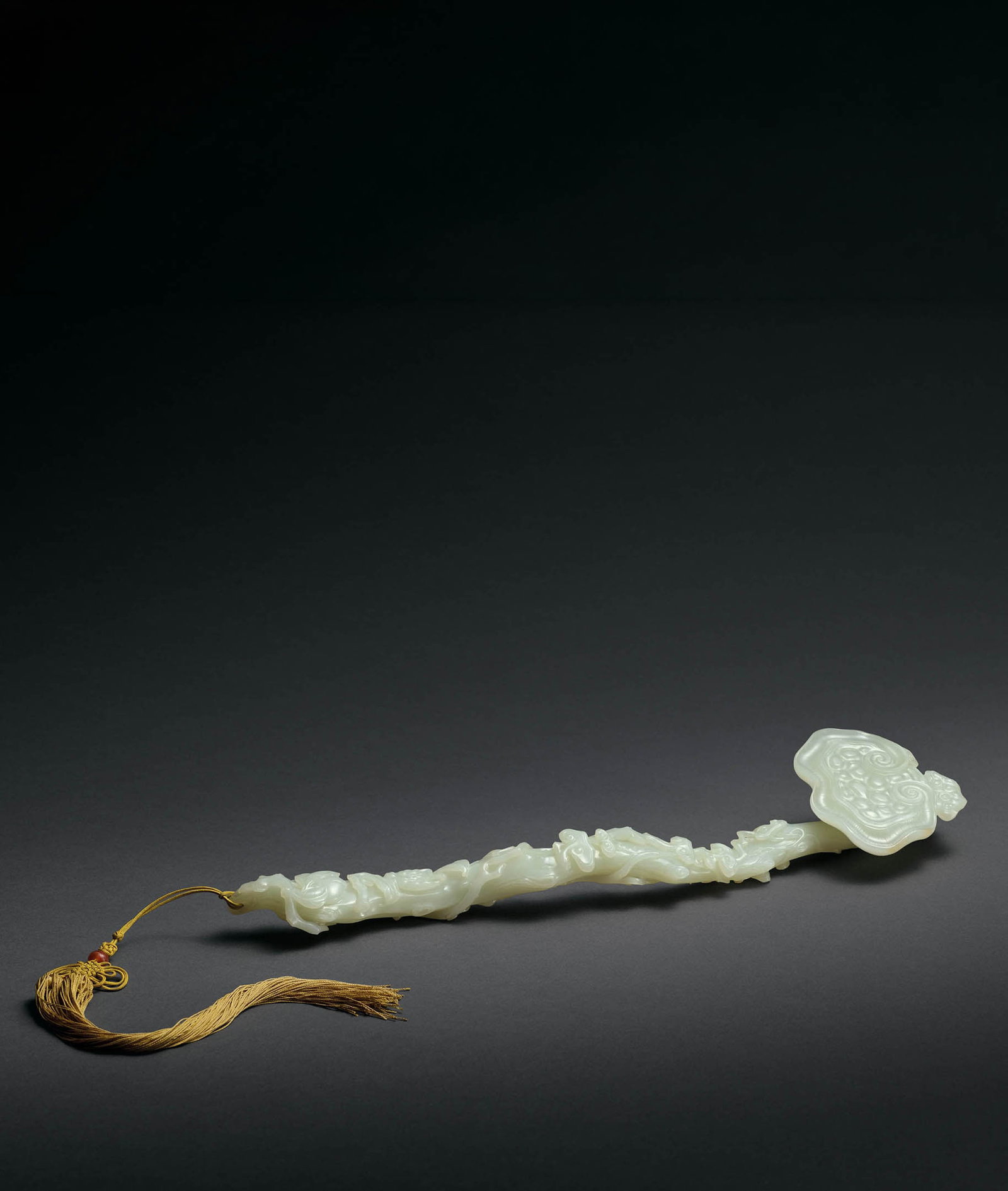 White Jade 'Lingzhi' Ruyi Scepter, 18th C (1 of 2)