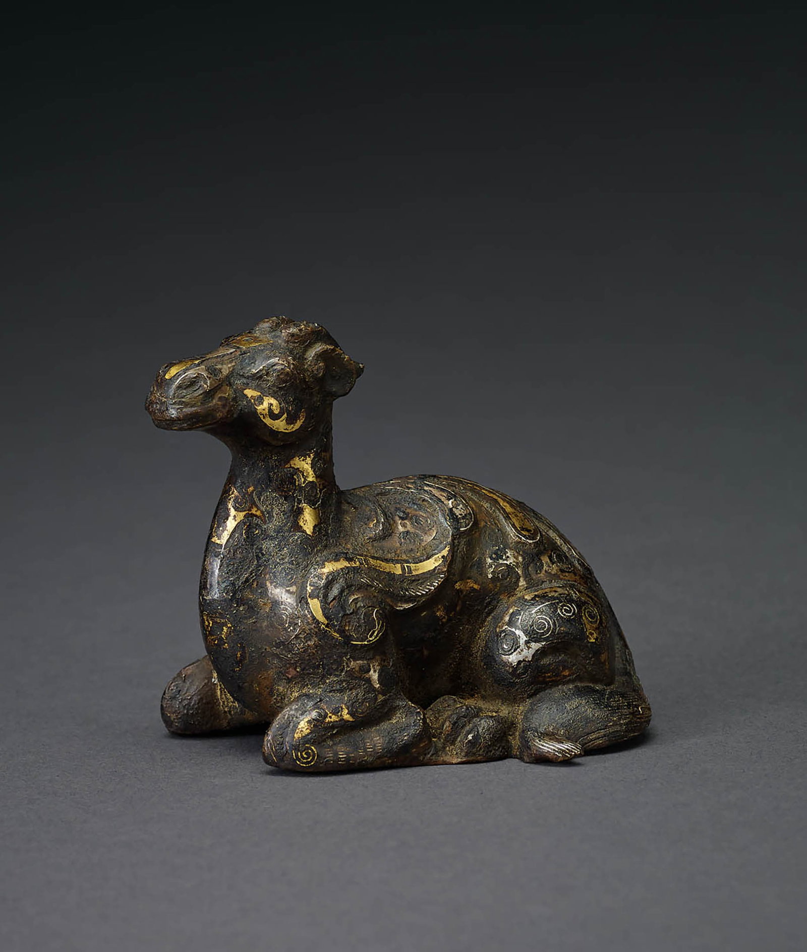 Gold & Silver-Inlaid Bronze Mythical Beast, Qing+: 619 清或更早 銅錯金銀天祿 L8.5cm 來源：美國 Roland Winston 家族收藏 預估&#