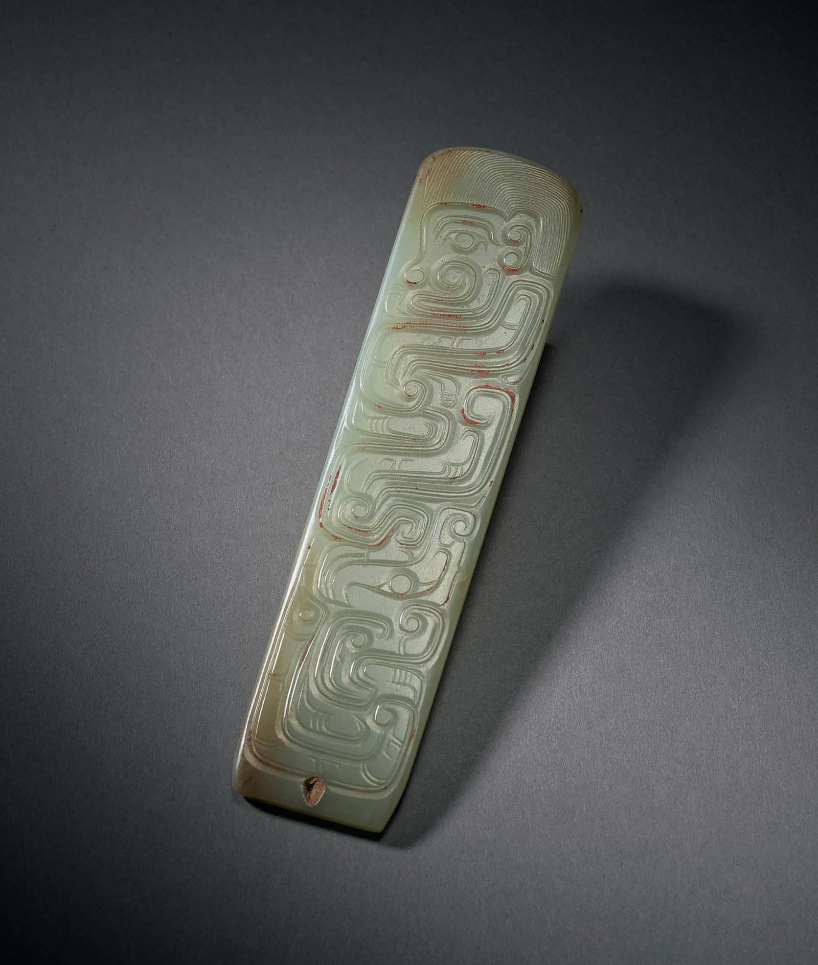 White Jade 'Figure & Dragon' Handle, Qing or earlier: 659 清或更早 白玉人龍紋柄形器 L13.3cm 來源：美國 John R. Meengs 收藏 展覽&