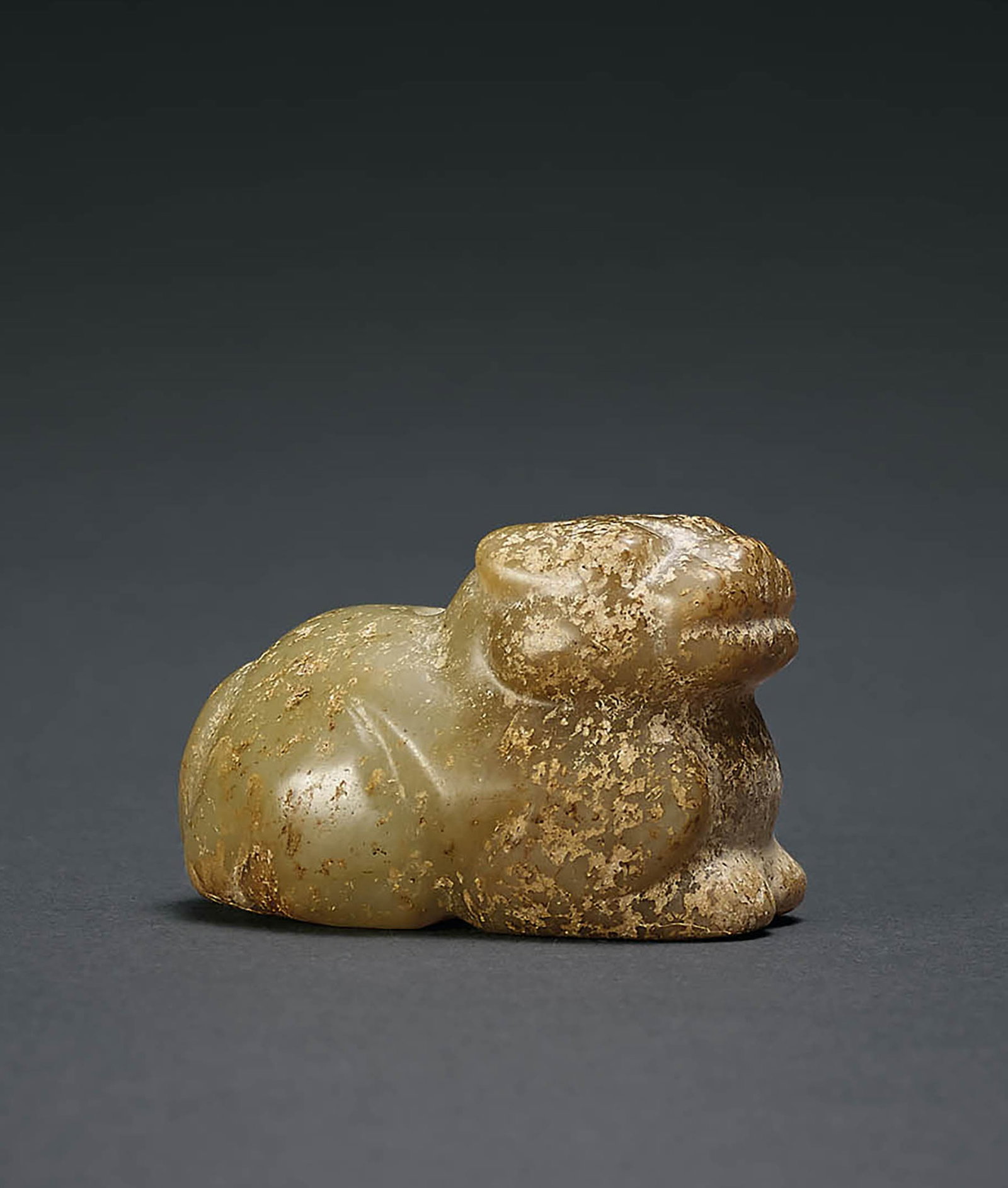 Pale Celadon Jade Mythical Beast, Qing or Earlier: 663 清或更早 青白玉瑞獸 L4.2cm 預估價： TWD 20,000-30,000 RMB 4,300-6,500 Yu Jen Taipei 台北宇珍&#