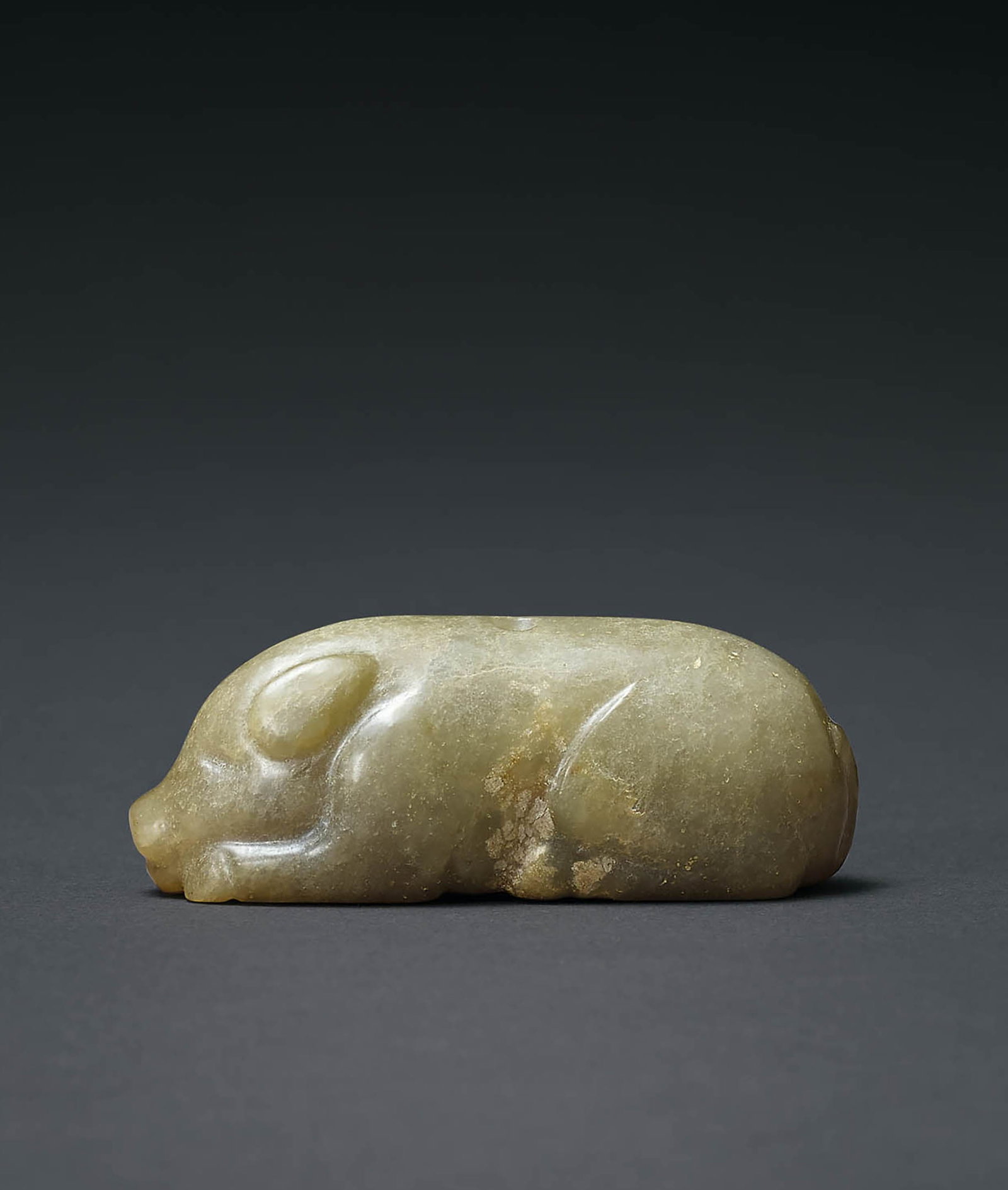 Pale Celadon Jade Pig, Qing Dynasty or Earlier: 667 清或更早 青白玉豬 L6.3cm 預估價： TWD 20,000-30,000 RMB 4,300-6,500 Yu Jen Taipei 台北宇珍拍&#