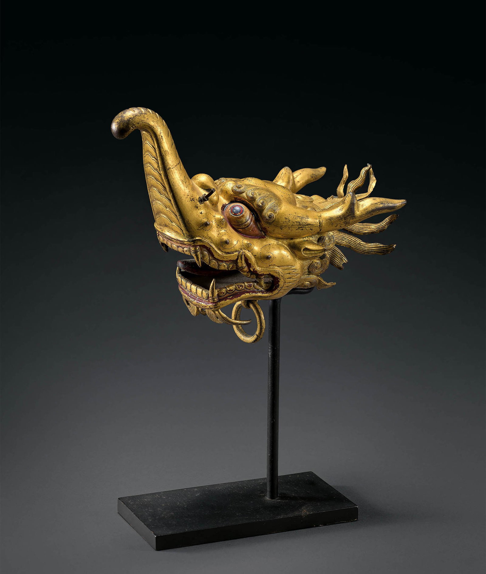 Gilt-Bronze Repoussé Makara Head, Qing Dynasty: 682 清 銅鎏金魔羯首 L23.5cm 預估價： TWD 80,000-100,000 RMB 17,400-21,700 Yu Jen Taipei 台北宇珍拍ถ