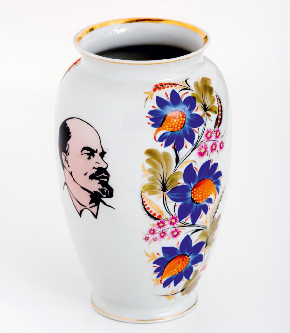 Flower vase with Lenin and symbol of Komsomol: Flower vase with Lenin and symbol of Komsomol, Soviet porcelain, 20th c., 21 cm high