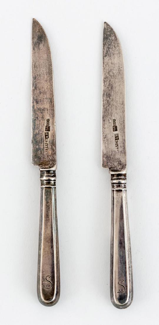 Two Russian fruit knives of the company Grachev: Two fruit knives of the company Grachev, silver (64g), St. Petersburg, last quarter of 19th c., length: 16,5 cm