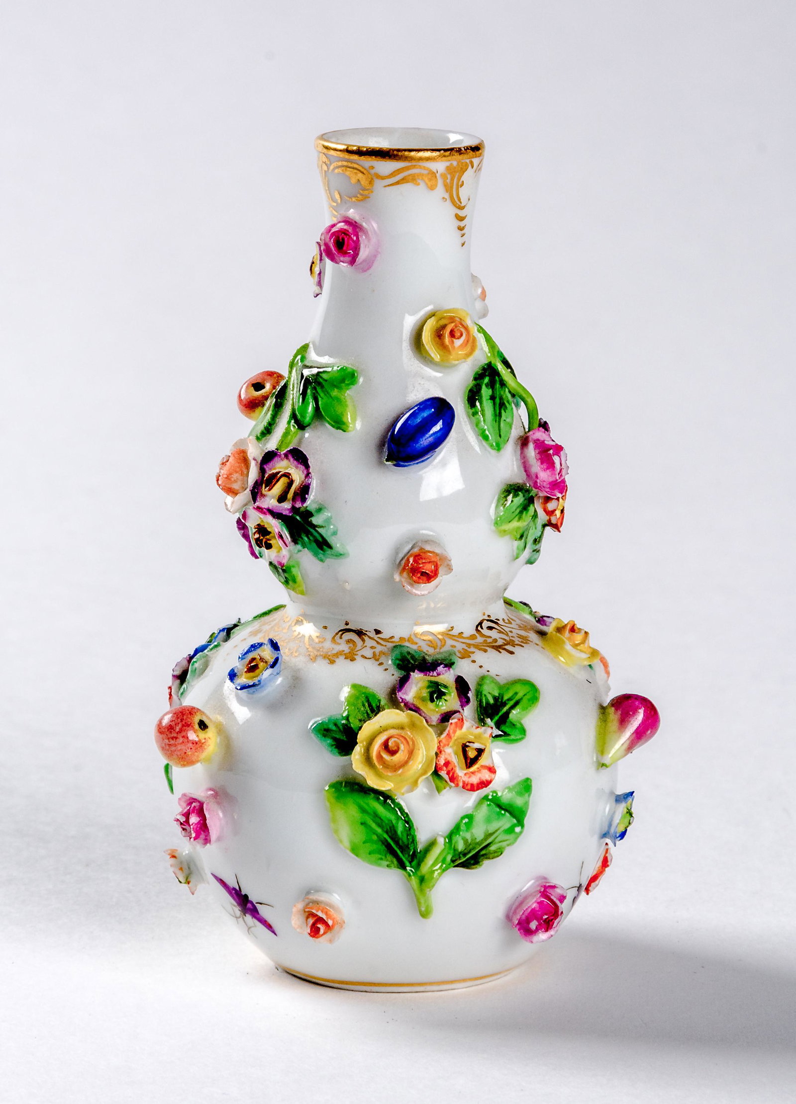 A LITTLE PORCELAIN VASE, probably Meissen, 20th: A LITTLE PORCELAIN VASE, probably Meissen, 20th c., 9 cm high