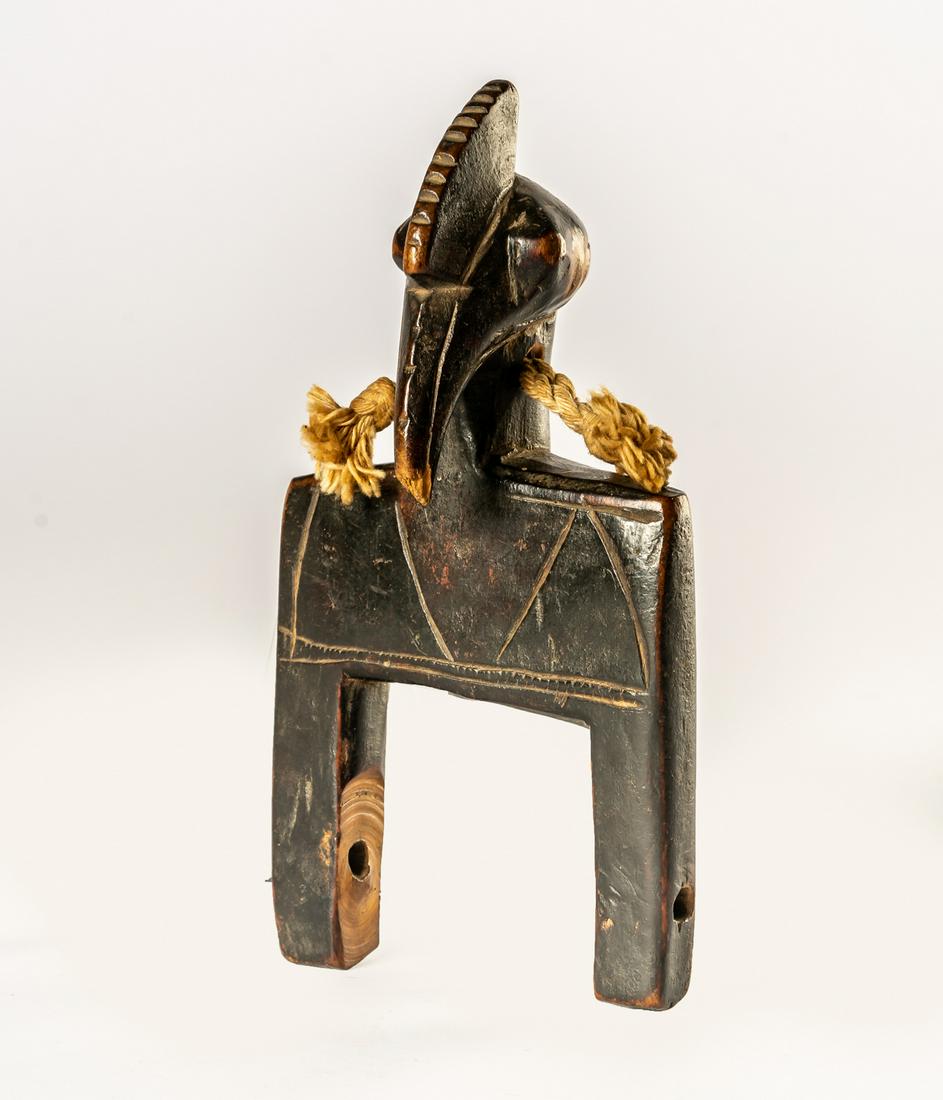AN AFRICAN WOODEN SENUFO HEDDLE PULLEY (1 of 1)
