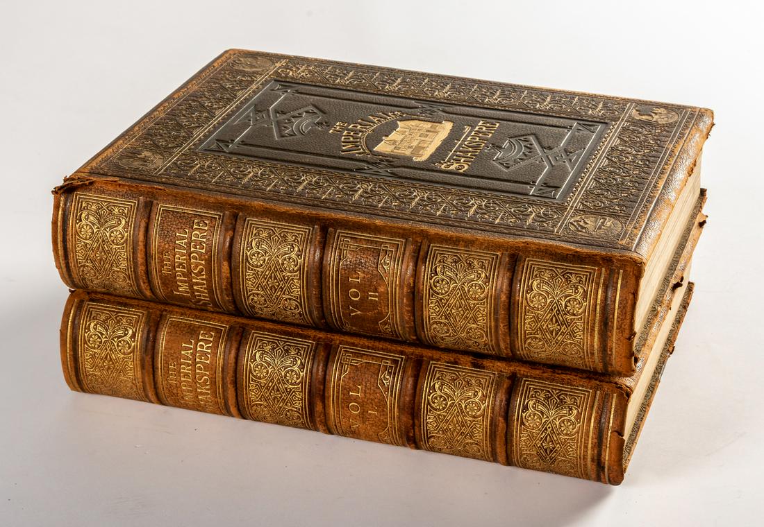 THE WORKS OF SHAKSPERE, IMPERIAL EDITION: THE WORKS OF SHAKSPERE, IMPERIAL EDITION edited by Charles Knight, with steel engravings, 2vol, Folio attached with the biography Leather bindings, slightly torn, bumped and rubbed 37,5 x 29 x 6,5 cm 