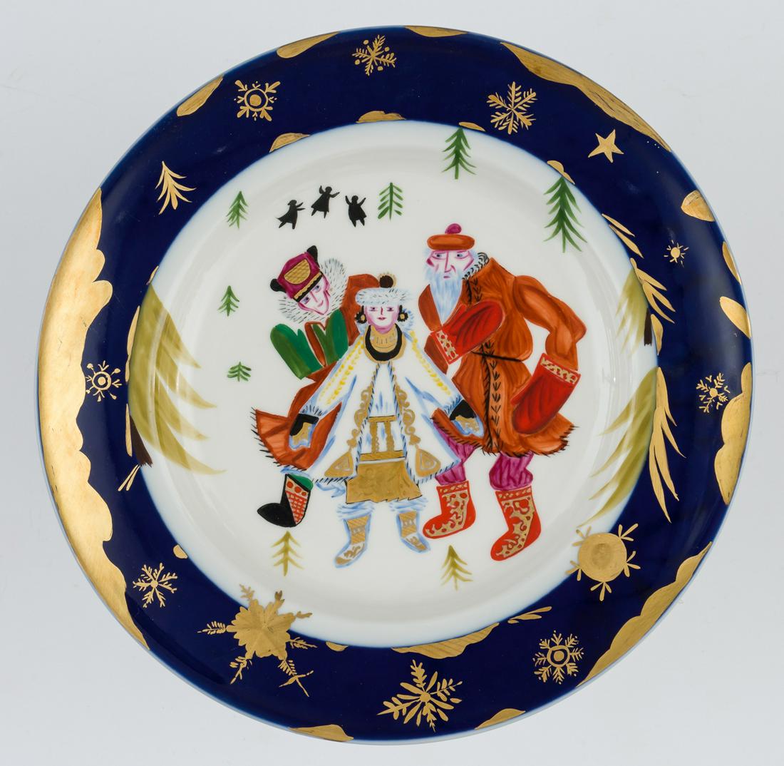 A SOVIET PORCELAIN PLATE 'SNEGUROTSCHKA' (1 of 2)