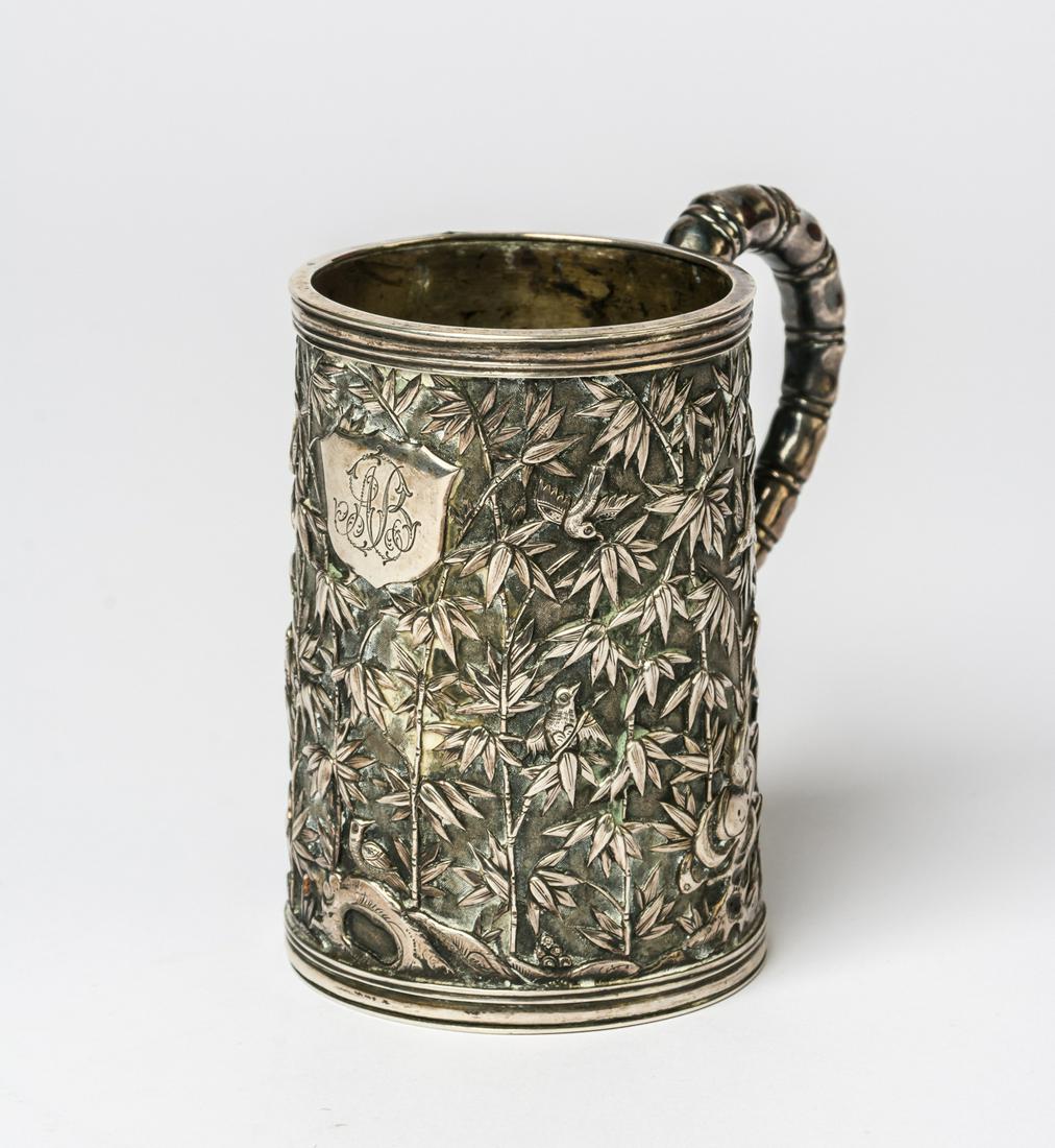 A SILVER BEAKER: A SILVER BEAKER China, silver (162g), marked 'SS' = Sun Shing, Canton, 1790-1915 9,9 cm high
