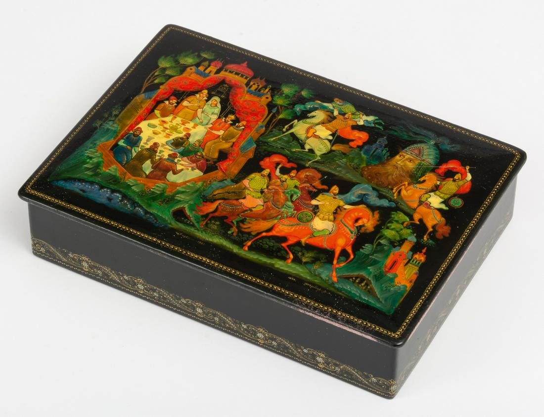 VERY FINELY PAINTED RUSSIAN LACQUER BOX SHOWING PUSHKIN'S POEM 'RUSLAN AND LUDMILA' (1 of 2)