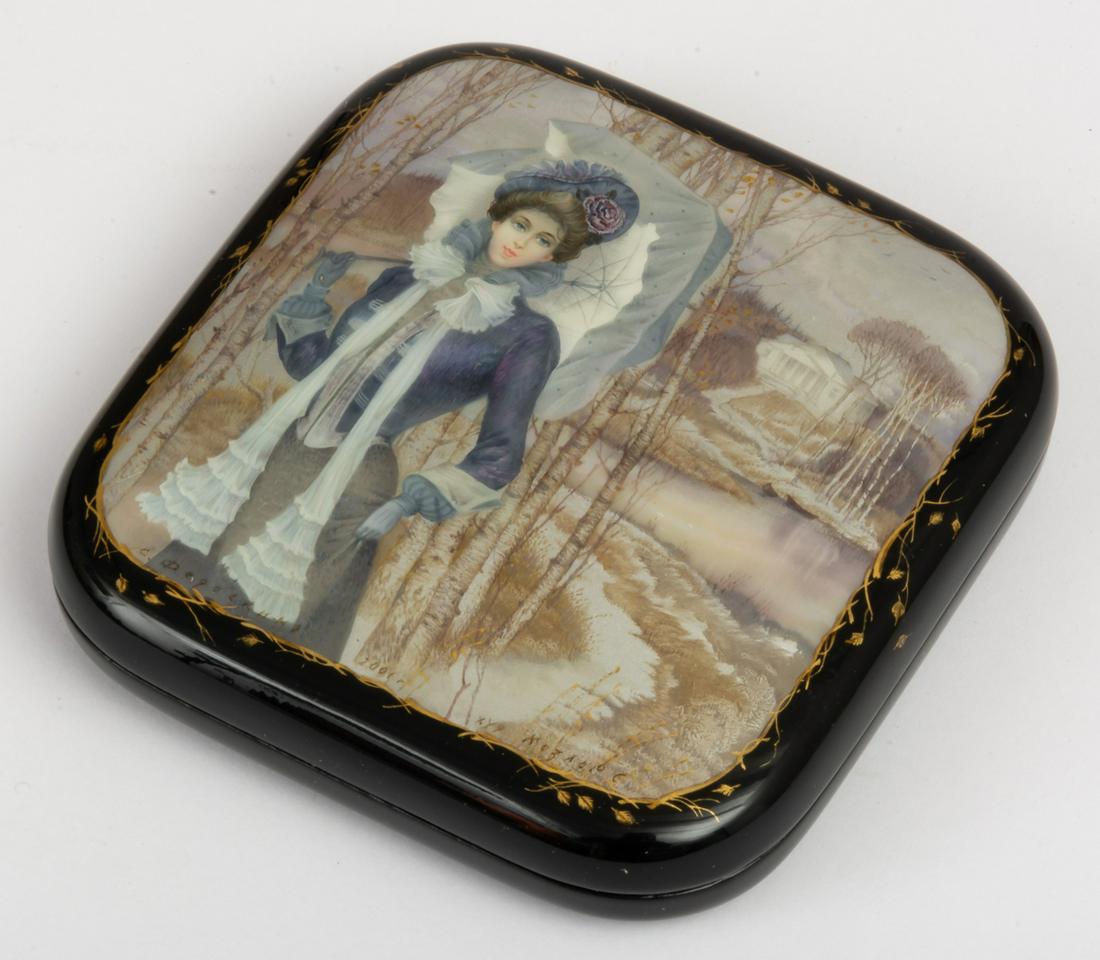 VERY FINELY PAINTED RUSSIAN LACQUER BOX SHOWING A UNKNOWN (1 of 1)
