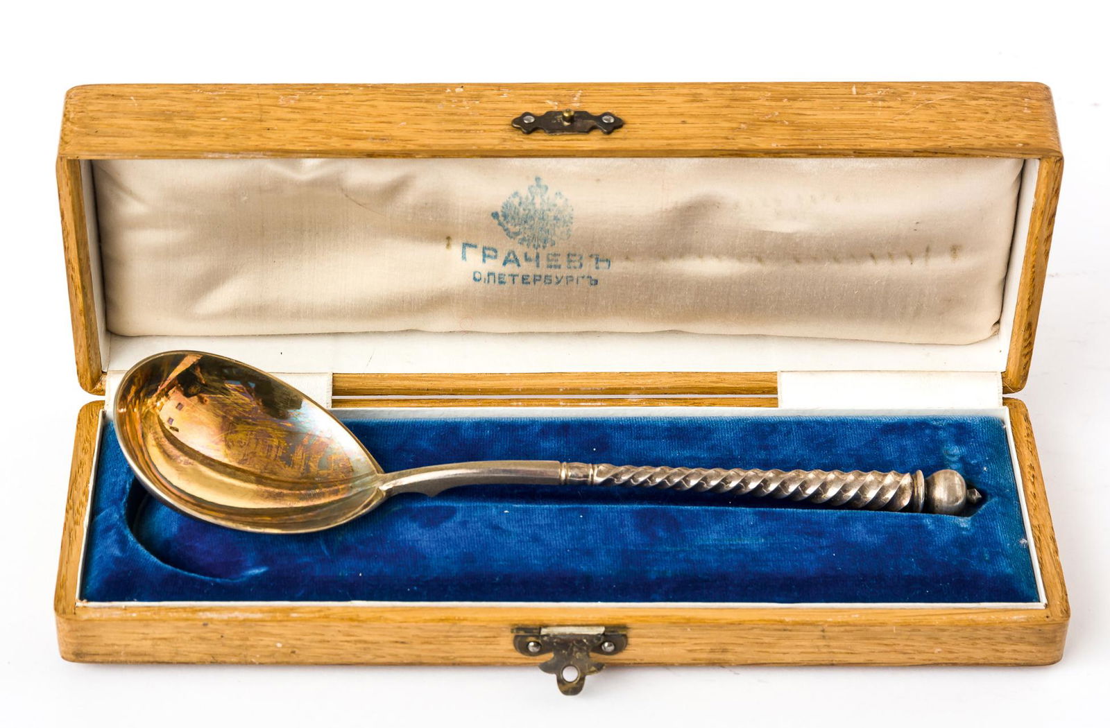 RUSSIAN SILVER SPOON: RUSSIAN SILVER SPOON St. Petersburg, last quarter of 19th c., Master's mark "K.P" in Cyrillic letters Case: "Grachev St. Petersburg" 19 x 5 x 2 cm, case: 22 x 8 x 4 cm, spoon weight: 78g
