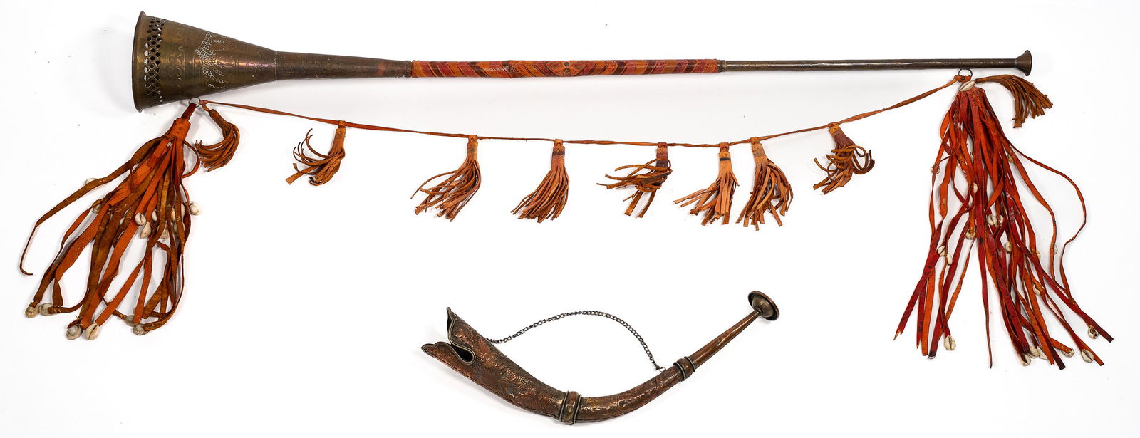 CONVOLUTE SIGNAL TRUMPET AND KANGLING (TIBET) WITH THE SHAPE OF A DRAGON (1 of 7)