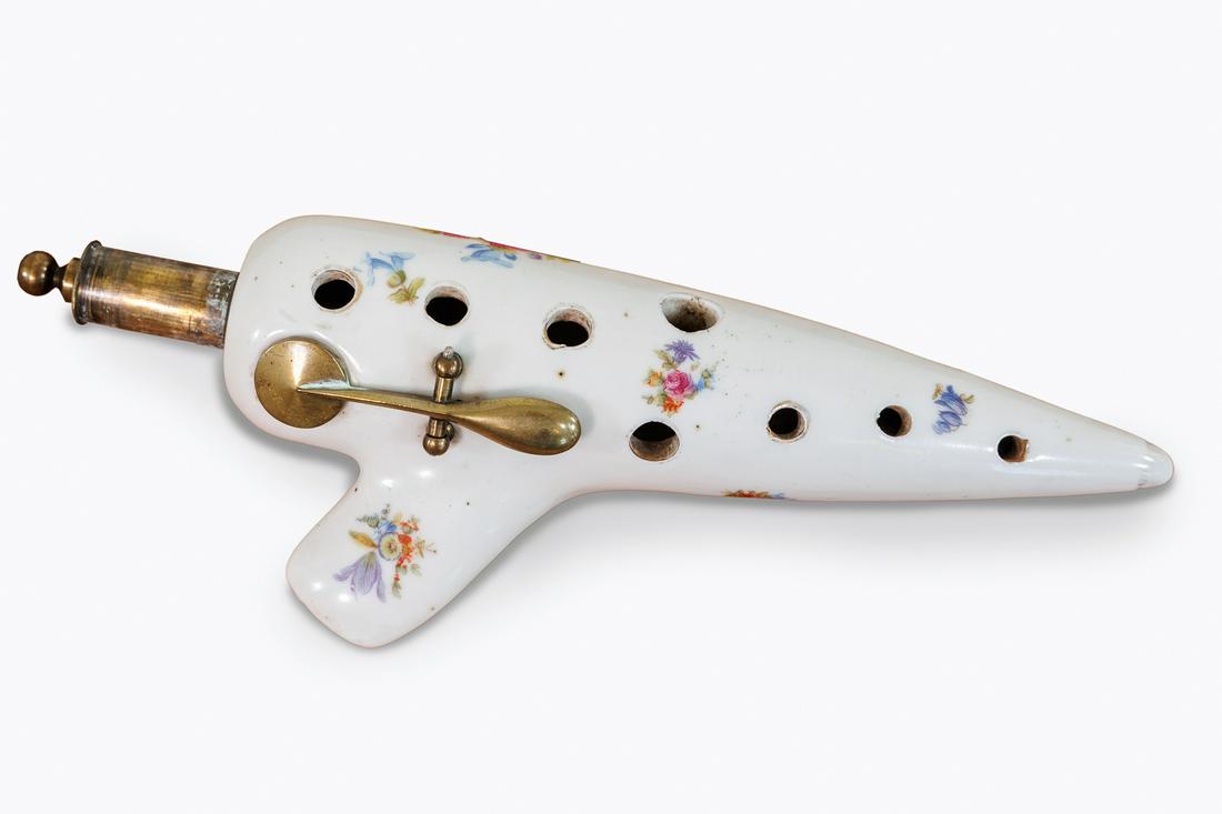 OCARINA IN G MADE OF PORCELAIN WITH FLORAL DECORATION AND TUNING DEVICE (1 of 4)