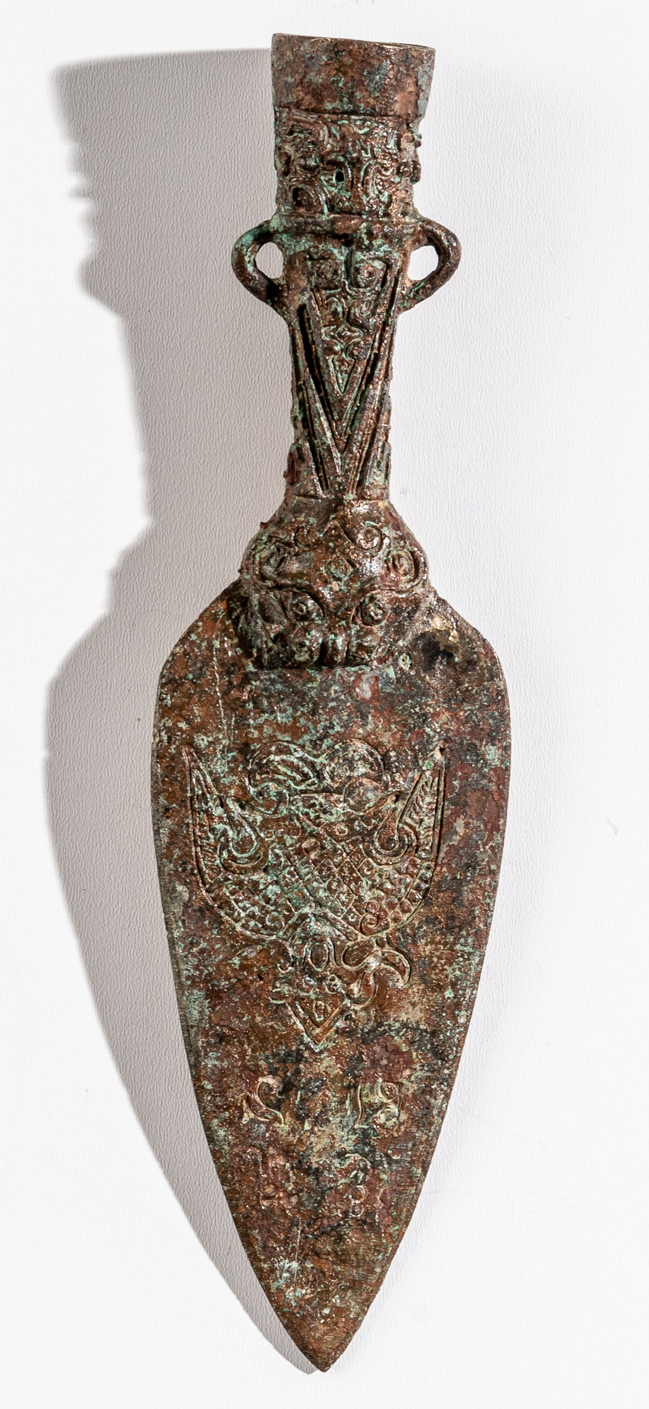 FRÜHE CHINESISCHE SPEERSPITZE, Bronze, ca. 1800-900 v. Chr. (1 of 2)