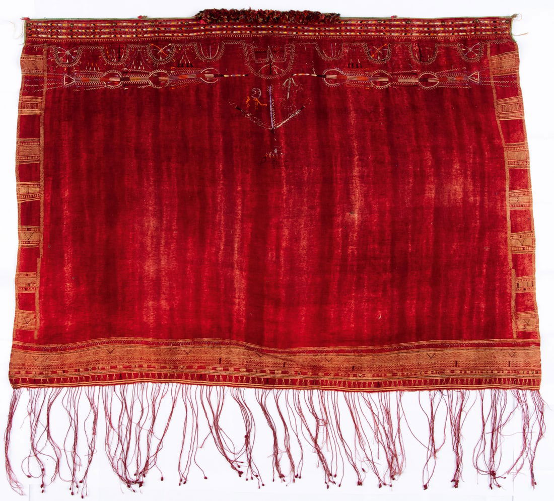 ANTIQUE FABRIC FROM NORTH AFRICA: 105 x 140 cm