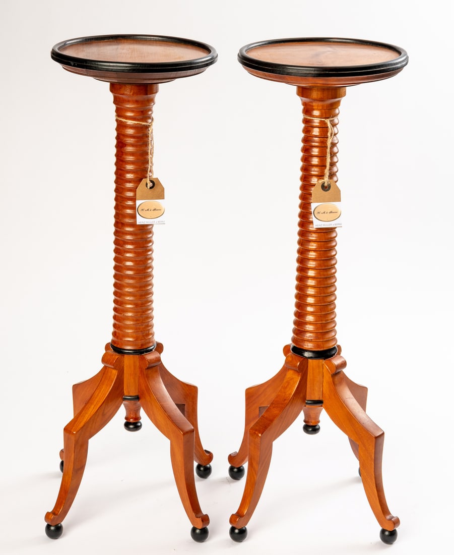 A PAIR OF GUERIDON: Bern, manufactured by Heinz Müller, 20th c. H: 78.5 cm Heinz Müller was an ébéniste based in Bern who was the last to represent Bern furniture art of the 18th and 19th centuri