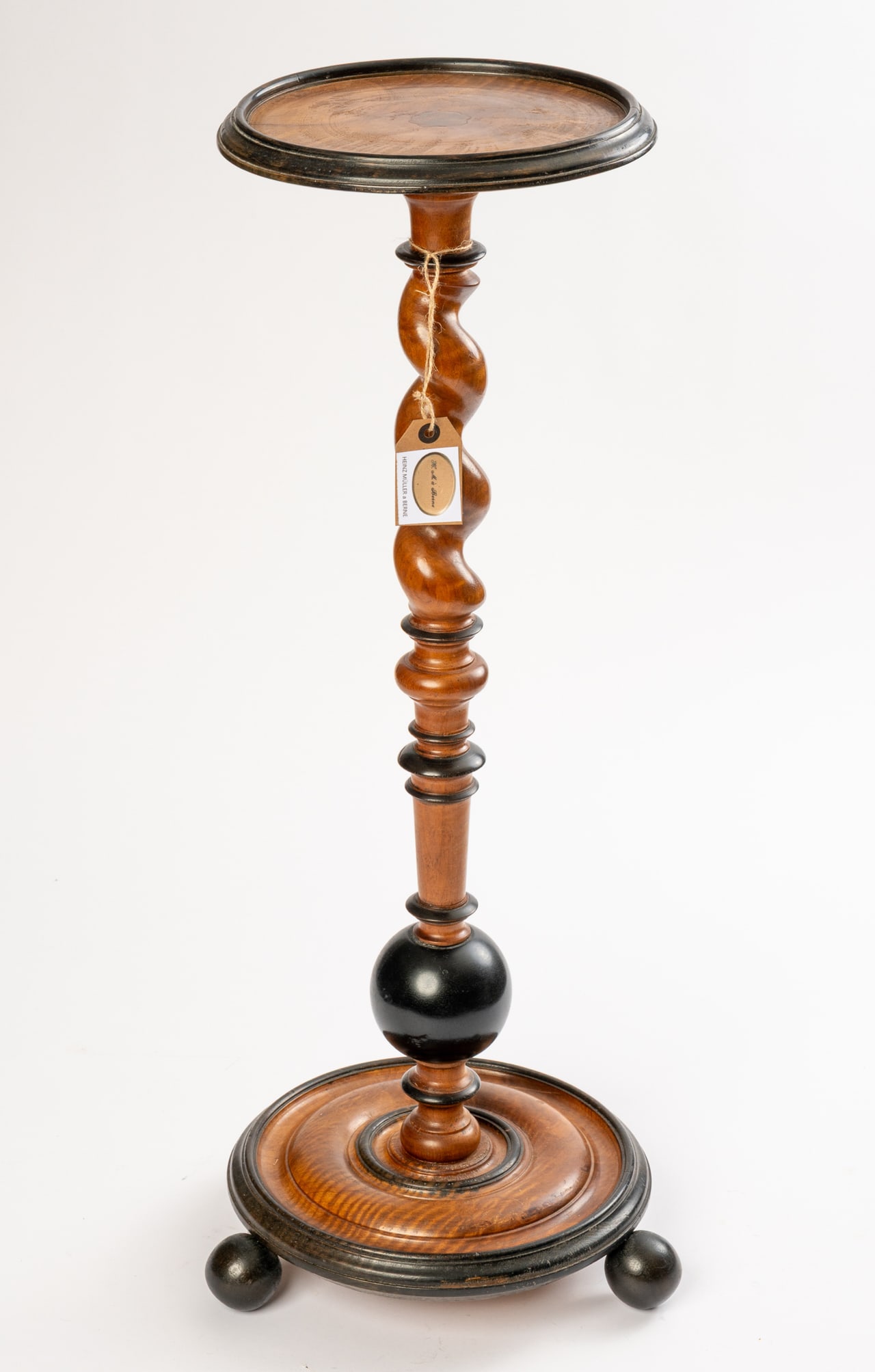 TIRITUM IN THE BAROQUE STYLE: Bern, manufactured by Heinz Müller, 20th c. H: 65.5 cm Heinz Müller was an ébéniste based in Bern who was the last to represent Bern furniture art of the 18th and 19th