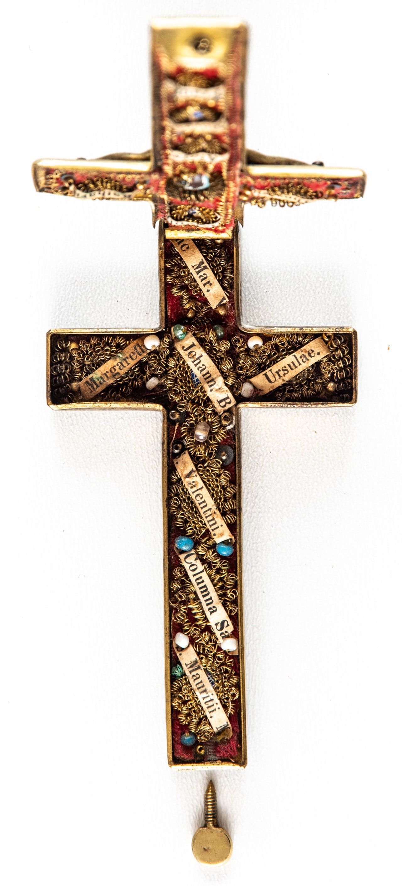 CROSS WITH RELICS: Metal, hinged compartment with relics, decorated with relics on both sides, circa 1900 H: 10 cm
