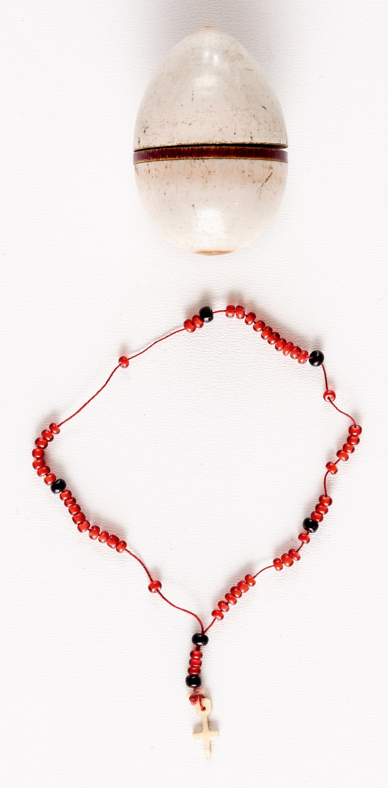 MINIATURE ROSARY IN A WOODEN EGG (1 of 1)