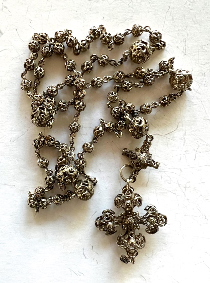 FILIGREE ROSARY: Silver-plated metal, circa 1900 L. 45 cm