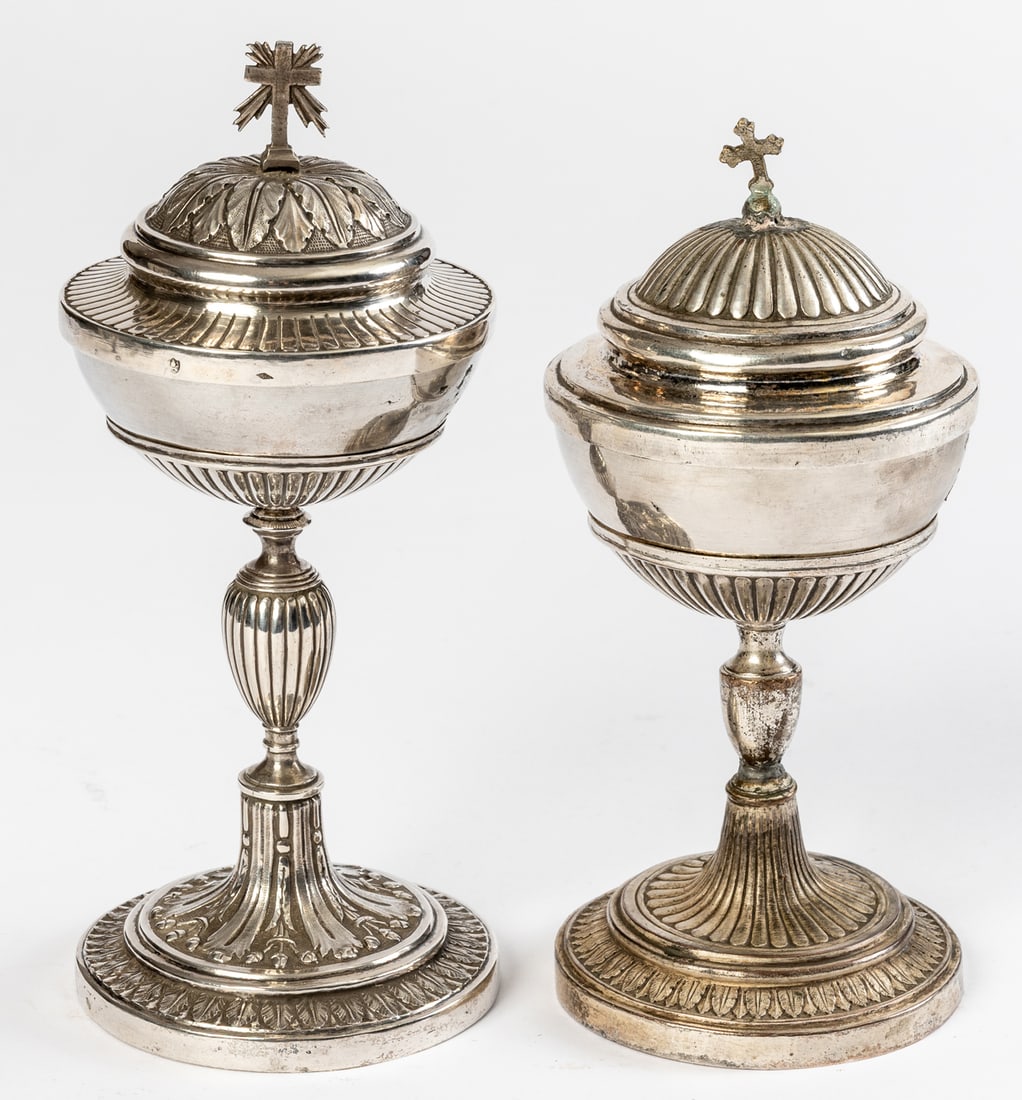 TWO SMALL CIBORIA: Italy, silver, Master: Francesco Ossani (1801-1829), Rome 1815/1829 Height: 20 cm and 18.5 cm, Weight of the larger ciborium: 250 g, smaller ciborium: 254 g The smaller ciborium has
