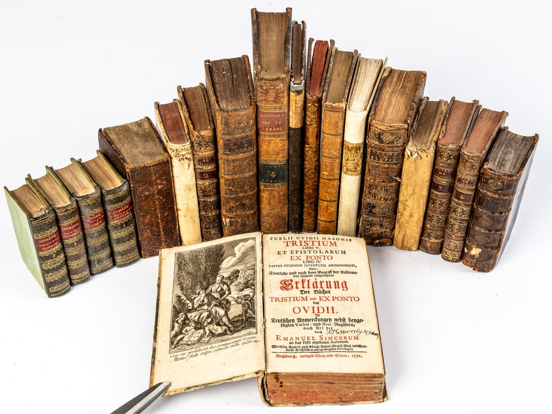 LOT OF 19 BOOKS WITH PRECIOUSLY ANTIQUE THEMATICS (1 of 20)