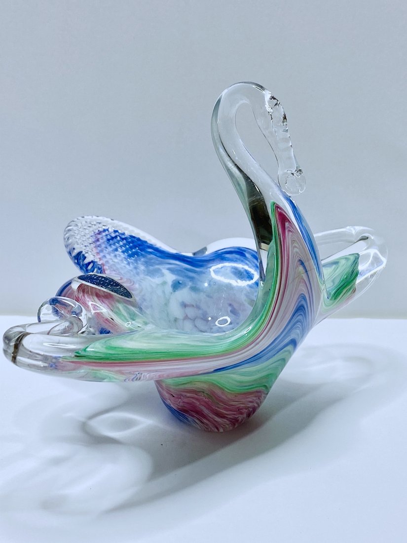 VINTAGE. MURANO ART GLASS, centerpiece, swan-shaped: VINTAGE. MURANO ART GLASS, centerpiece, swan-shaped, Hand Made in Italy. Size: 5" H x 7.50" W x 5" (inches).