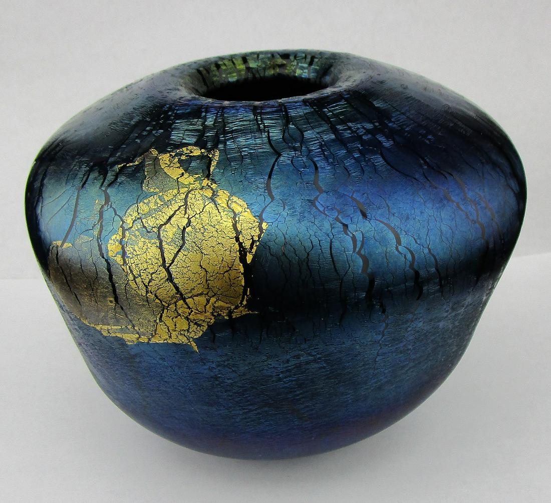 Robert Eickholt Iridescent Art Glass Vase: Great Color, Signed on Bottom, 4.75" x 5.75"