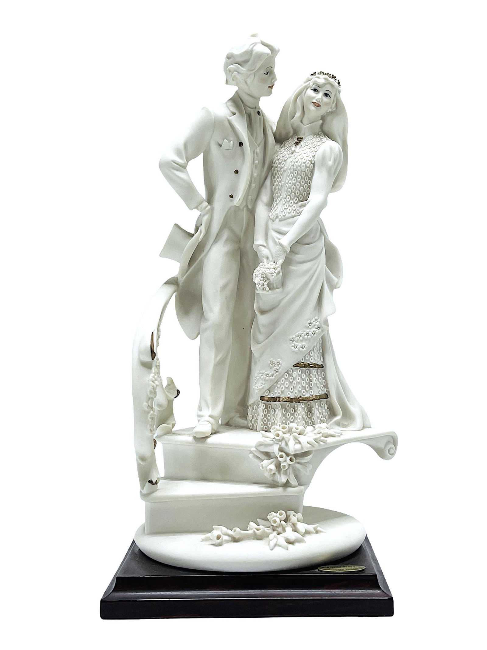 Vintage Beautiful Porcelain Sculpture Capodimonte: Vintage Beautiful Porcelain Sculpture Capodimonte Giuseppe Armani Florence Figurines. 13.25 H x 8.50 W inches. Made in Italy