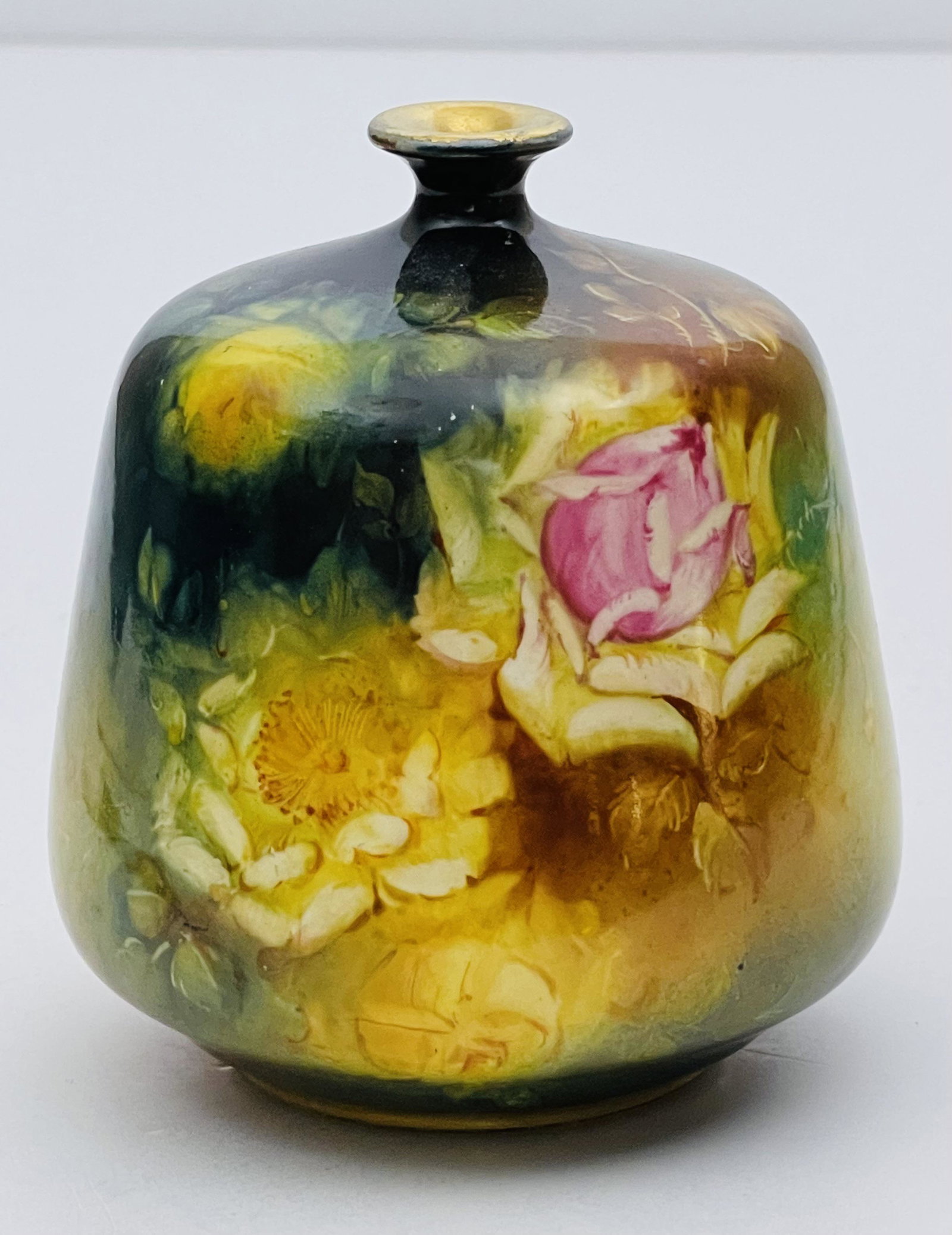 19th Century Royal Bonn Vase: 19th Century Royal Bonn Vase With floral detail, hand painted. Royal Bonn markings below. 4.50 "H x 4.25" W (in).