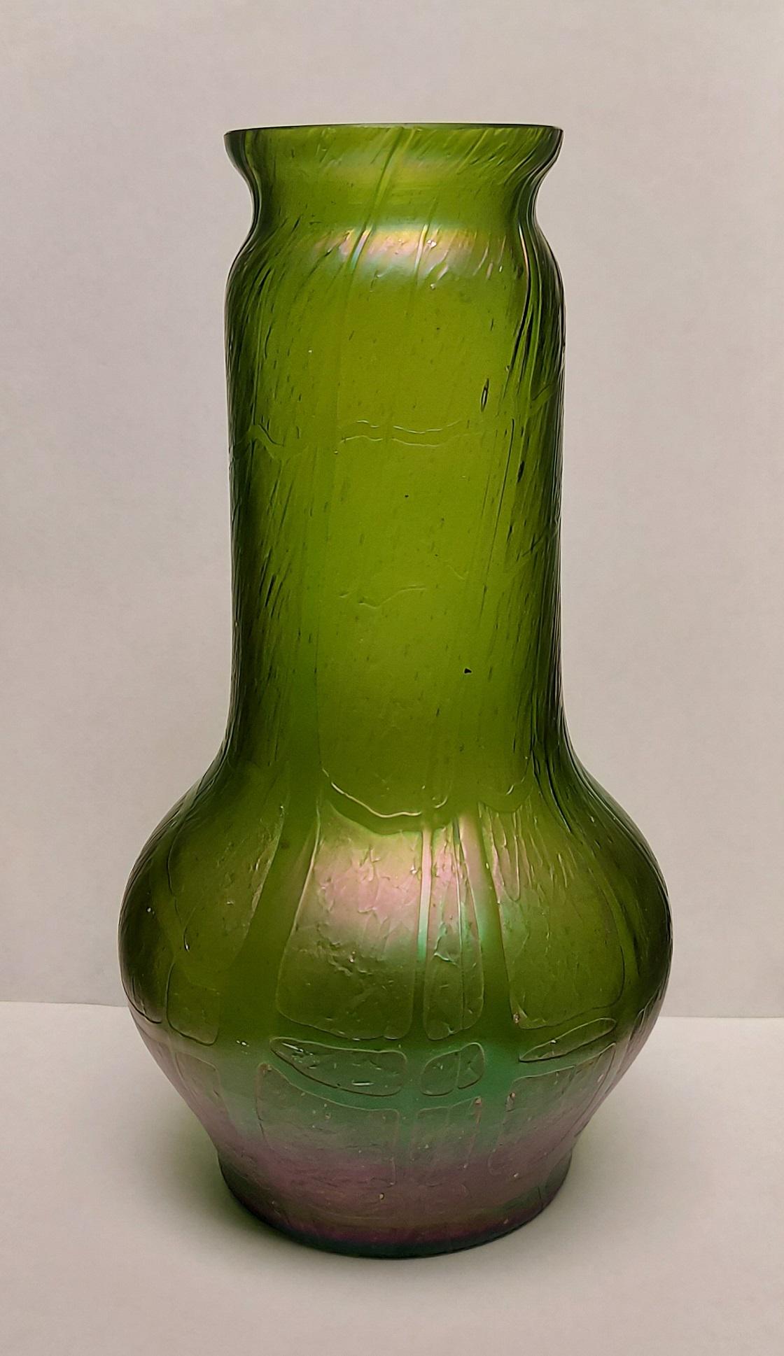Vintage Austrian Loetz Style Glass Vase: Stunning piece, we believe it to be Loetz. Please review all photos. Approx 8.75" Tall