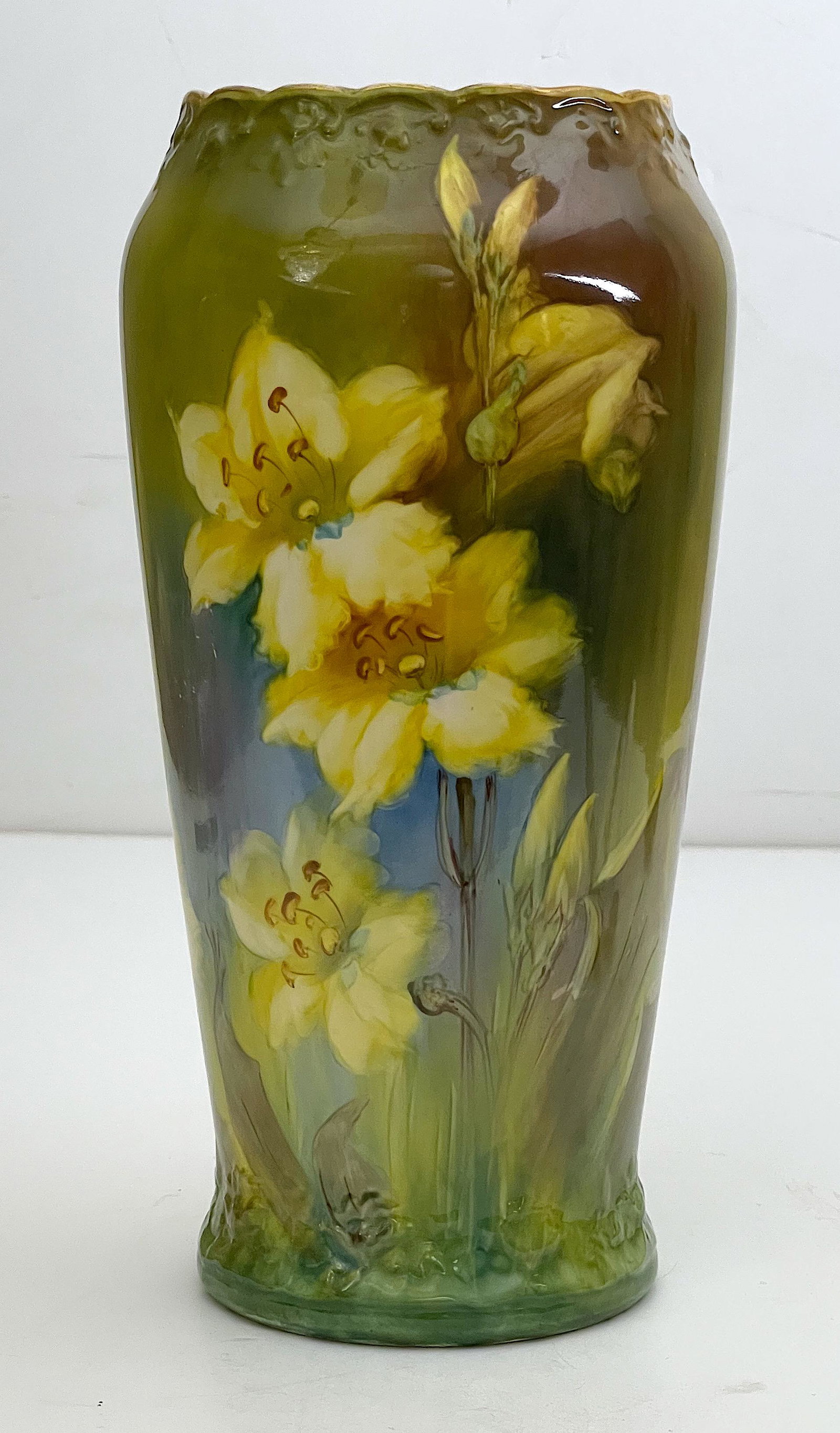 19th Century Royal Bonn Vase: 19th Century Royal Bonn Vase With flower details, hand painted, signed. Royal Bonn markings below. 11.75 "H x 6" W (in).