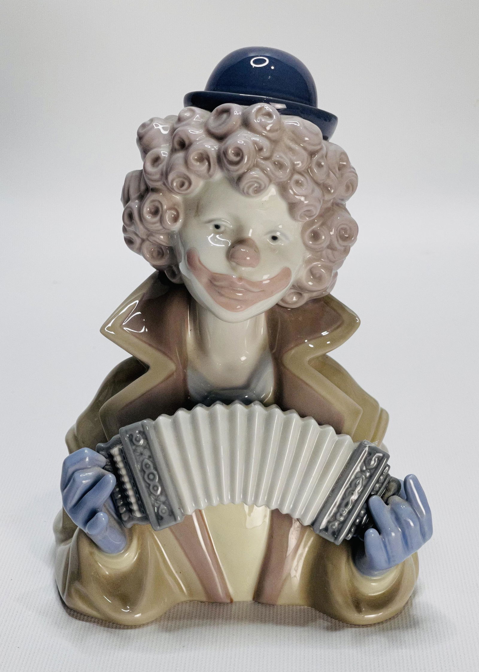 Porcelain figurine Lladro 5585 Clown bust with accordion. (1 of 4)