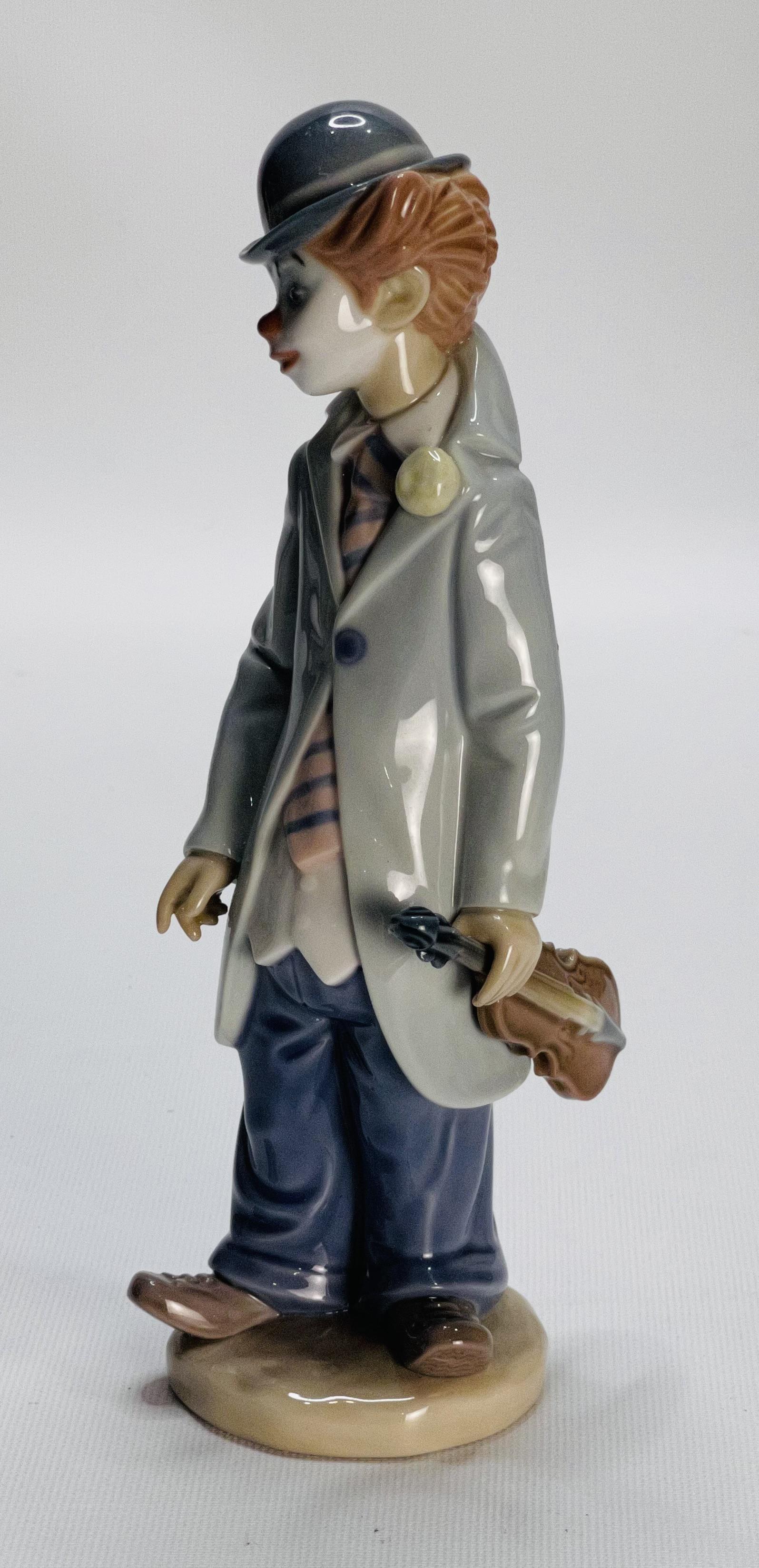 Porcelain figurine Lladro 5472 Clown with violin. (1 of 4)