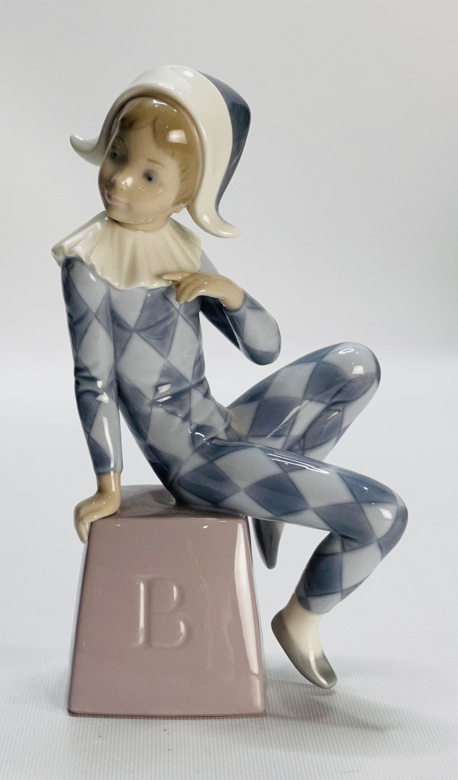 Lladro porcelain 5076 Harlequin seated block letter B. (1 of 4)