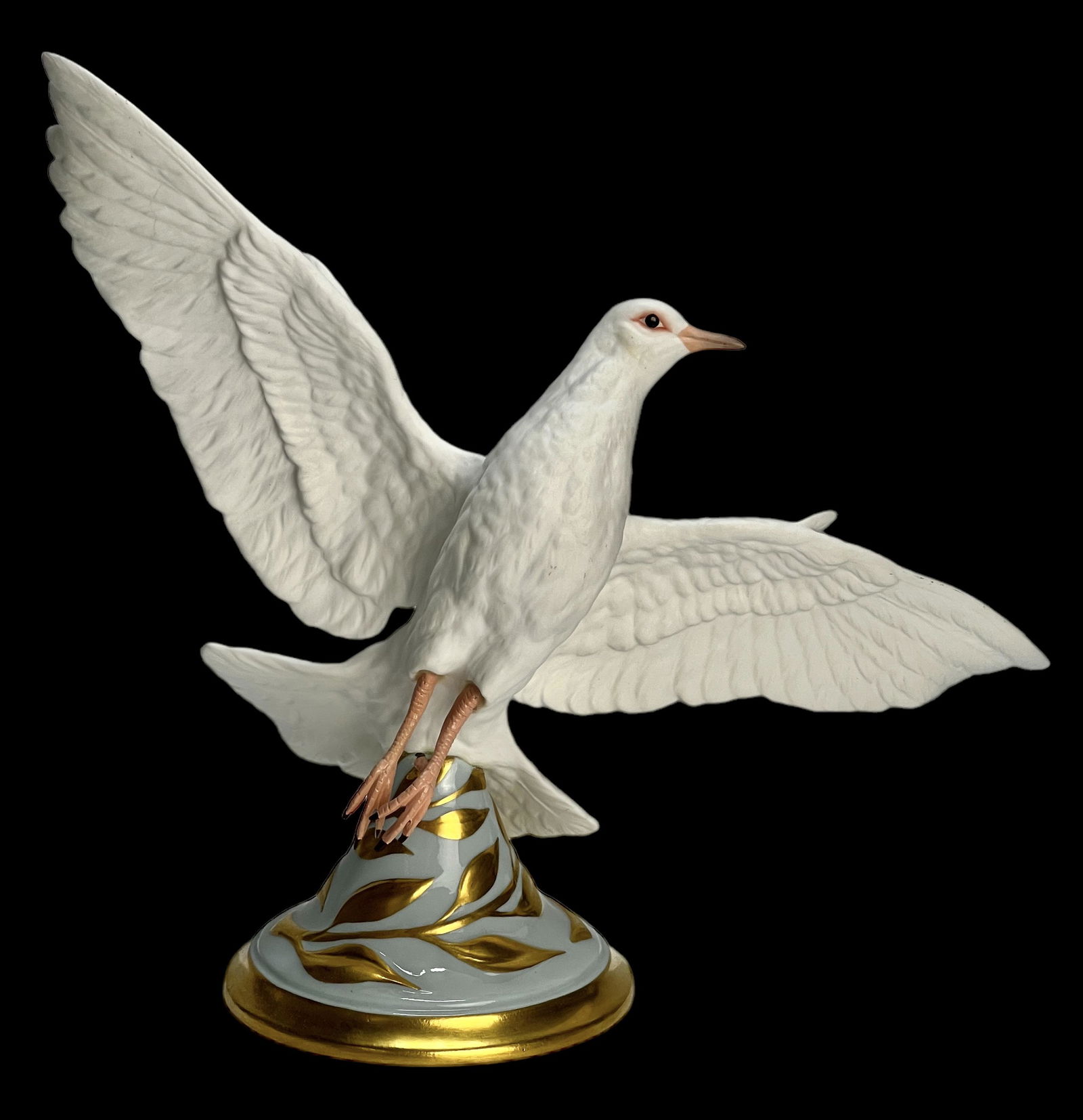 Beautiful sculpture signed by Helen BOEHM, Global Peace Dove.: Beautiful sculpture by Helen F. BOEHM (1920-2010), Title: Global Peace Dove, Medium: Bisque and porcelain, decorated on the base with 24k gold, Date: 1987 (Washington, D.C. December 8, 1987), Measurem