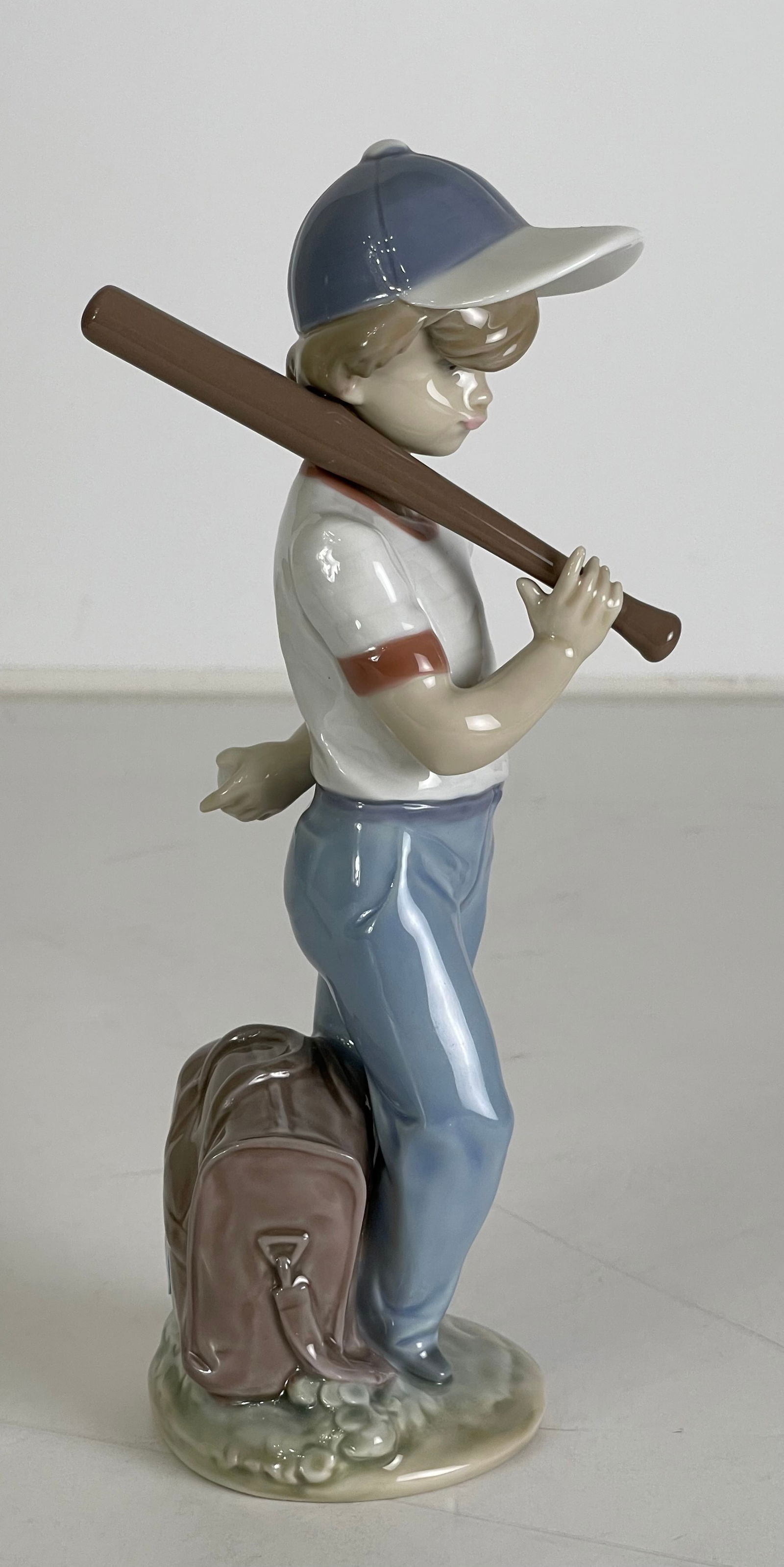Lladro Porcelain Figurine, Baseball Player 7610. (1 of 4)