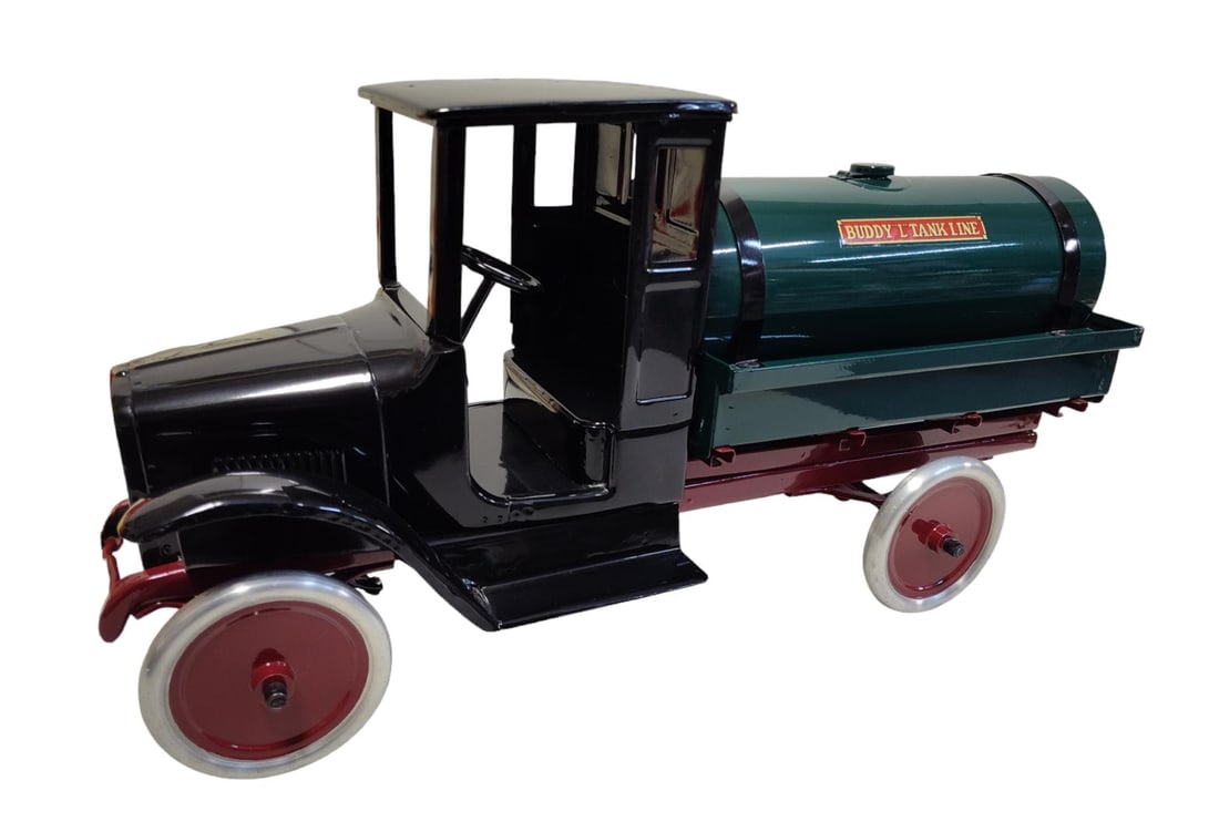 Vintage Pressed Steel Buddy L Tanker Toy Truck. (1 of 4)