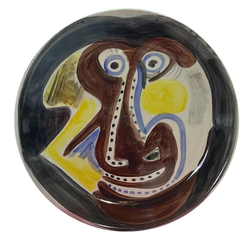 Pablo Picasso, Visage no. 197 (Madoura, Edition Picasso, no. 197, 144 / 150). (1 of 3)