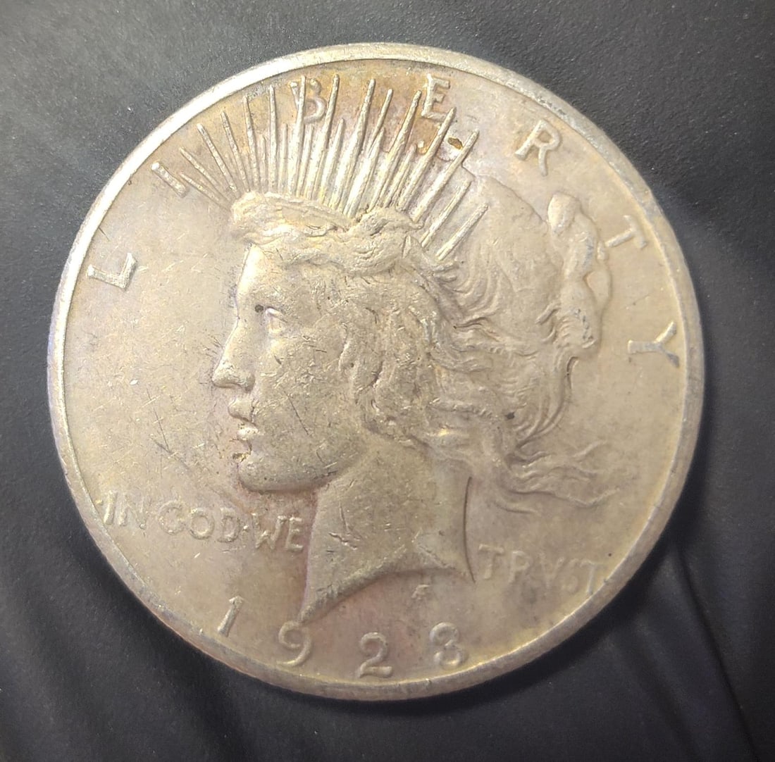 1923 S US Silver Peace Dollar. (1 of 2)