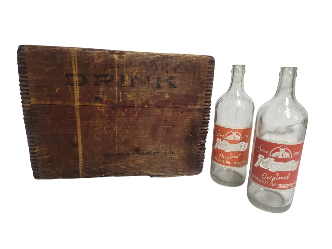 Antique MOXIE Soda Wood Crate with Glass Bottles. (1 of 7)
