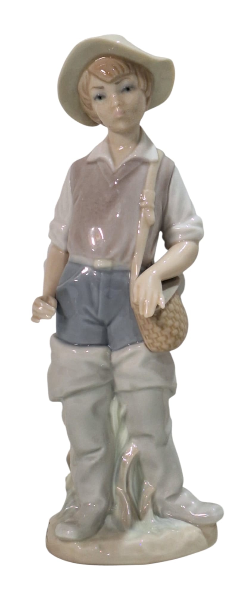 Going Fishing Lladró. 4809.: Lladro Collection, Going Fishing, porcelain with a glazed finish. Ref. 4809. Sculptor Salvador Furió. Measurements: 8.25" high x 3" wide (inches). In perfect condition. With original sign. Limited se