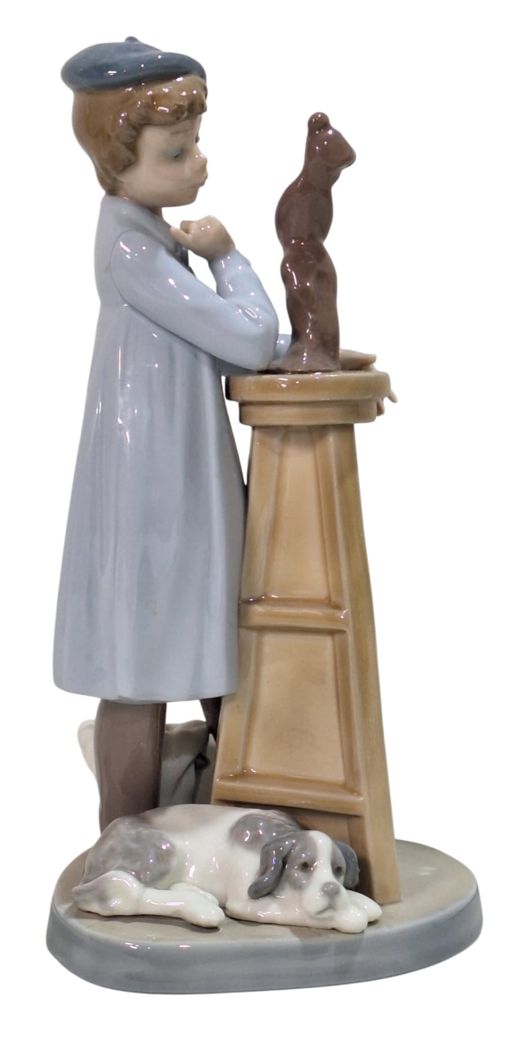 Little Sculptor Lladró. 5358.: Lladro Collection, Nino Escultor Reflexivo, porcelain with a glazed finish. Ref. 5358. Sculptor Antonio Ramos. Measurements: 8.25" high x 34.25" wide (inches). In perfect condition. With original sign