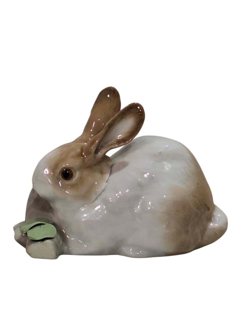 Rabbit Eating (Brown) Lladró. 4772. (1 of 5)