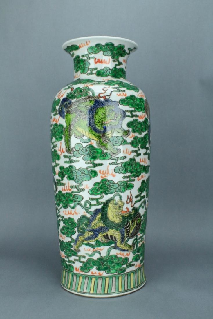Qing Large WuCai Lion Vase KangXi Mark and Period (1 of 8)
