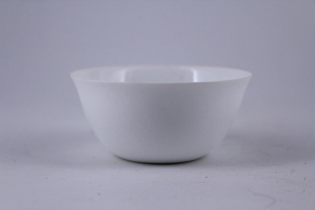 White Glaze Porcelain Cup Ming Mark (1 of 4)